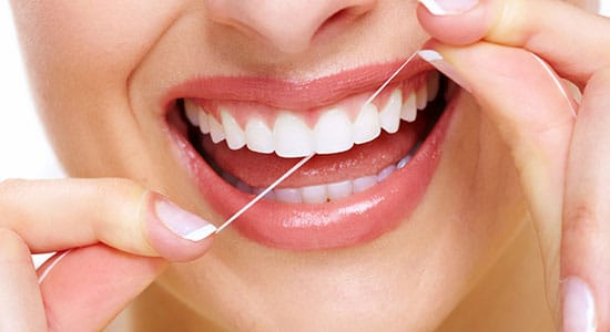 آیا نخ دندان برای بهداشت دندان‌ها و لثه مفید است؟